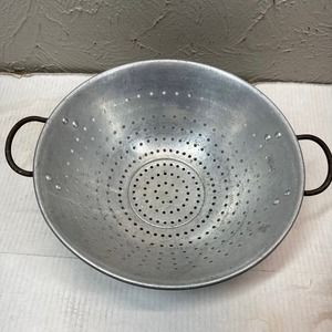 Wear-Ever Heavy Duty Aluminum Colander Strainer Metal Vintage‎ Handles
